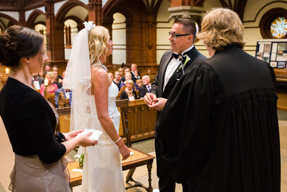 Hochzeitsfotograf in der St. Gertrud-Kirche in Barmbek und Hotel Hafen Hamburg